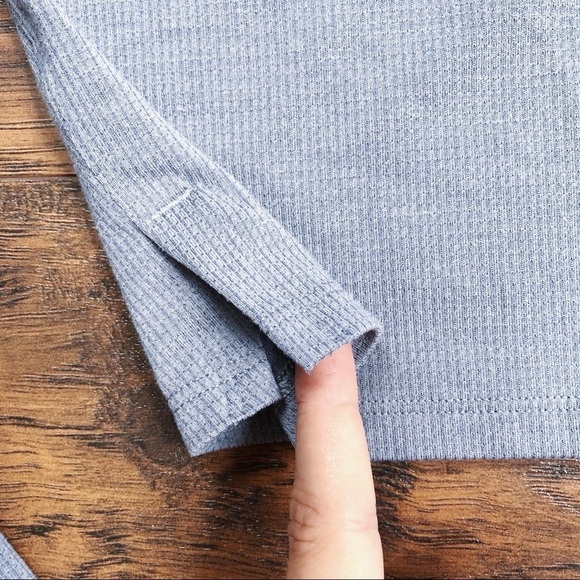 SOLD Lululemon • cropped henley long sleeve tee grey heathered asphalt athletic - Picture 5 of 9